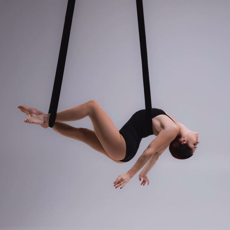 стропы воздушная гимнастика. воздушная гимнастика на ремнях. воздушная акробатика петля. трюки на ремнях. воздушная гимнастика на ремнях.